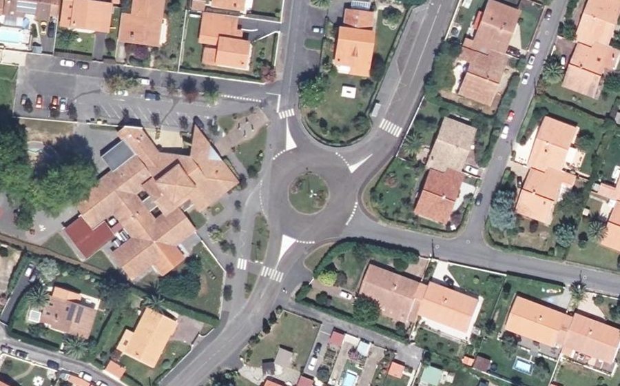 Vue aérienne du Rond-point anonyme n°88722150