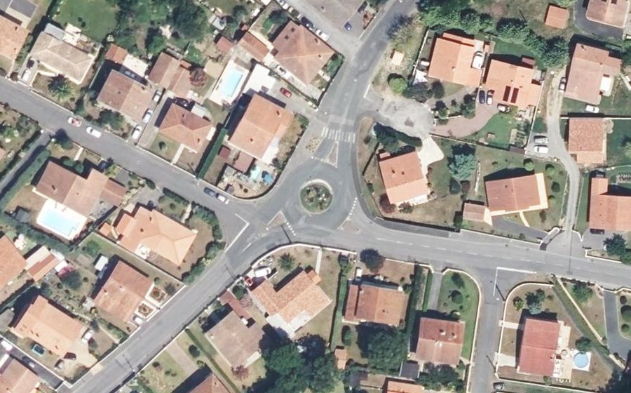 Vue aérienne du Rond-point anonyme n°88722151