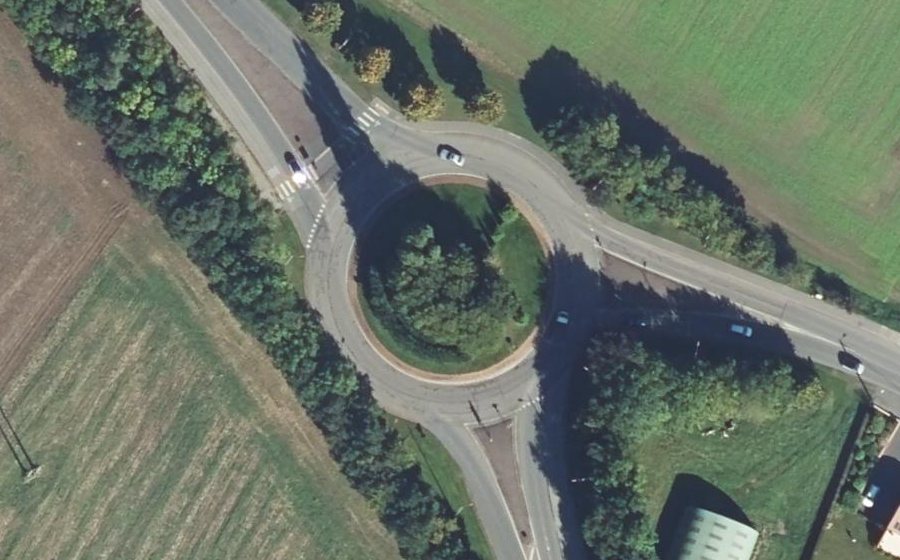 Vue aérienne du Rond-point anonyme n°88729886