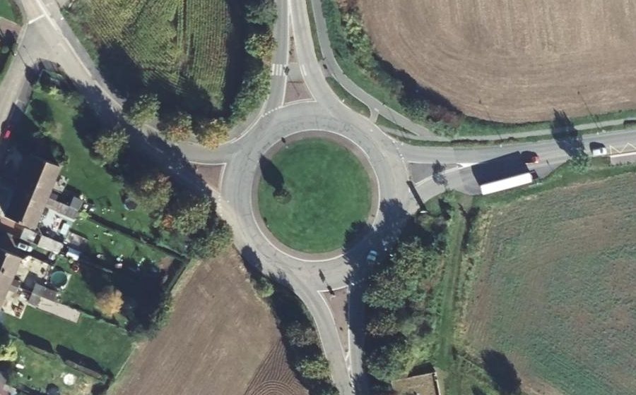 Vue aérienne du Rond-point anonyme n°88729907
