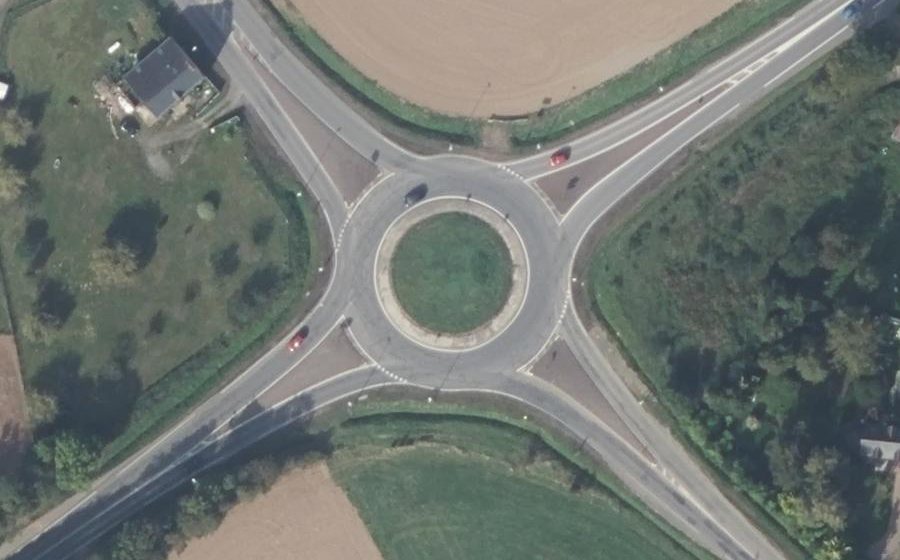 Vue aérienne du Rond-point anonyme n°887304034