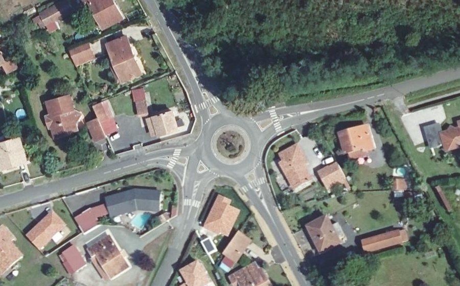 Vue aérienne du Rond-point anonyme n°88739305
