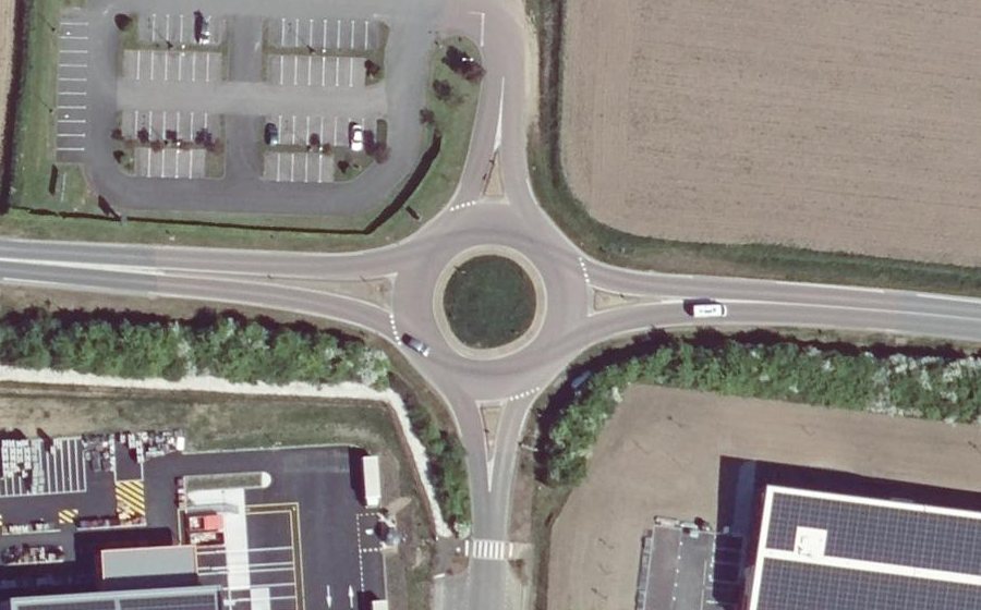 Vue aérienne du Rond-point anonyme n°887467895