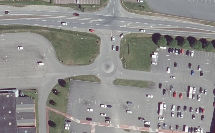 Vue aérienne du Rond-point anonyme n°887471488