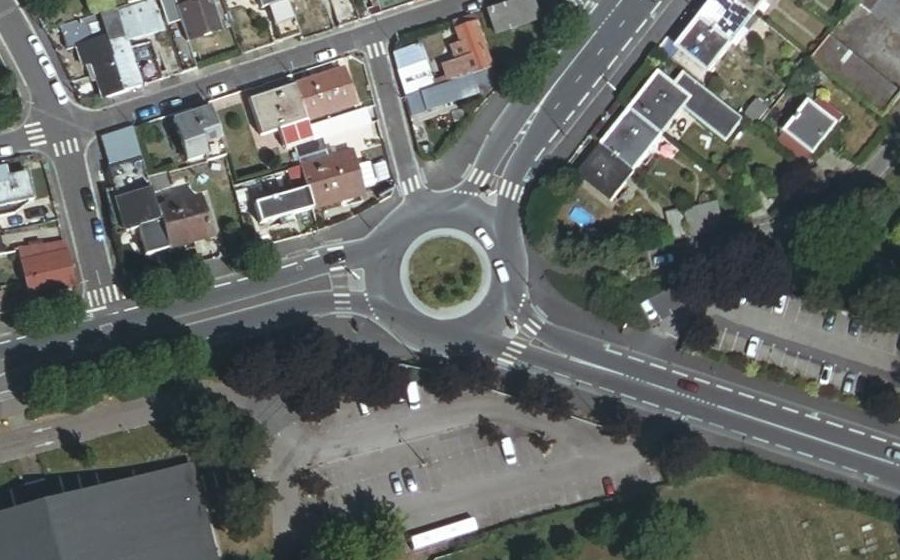 Vue aérienne du Rond-point anonyme n°887577414