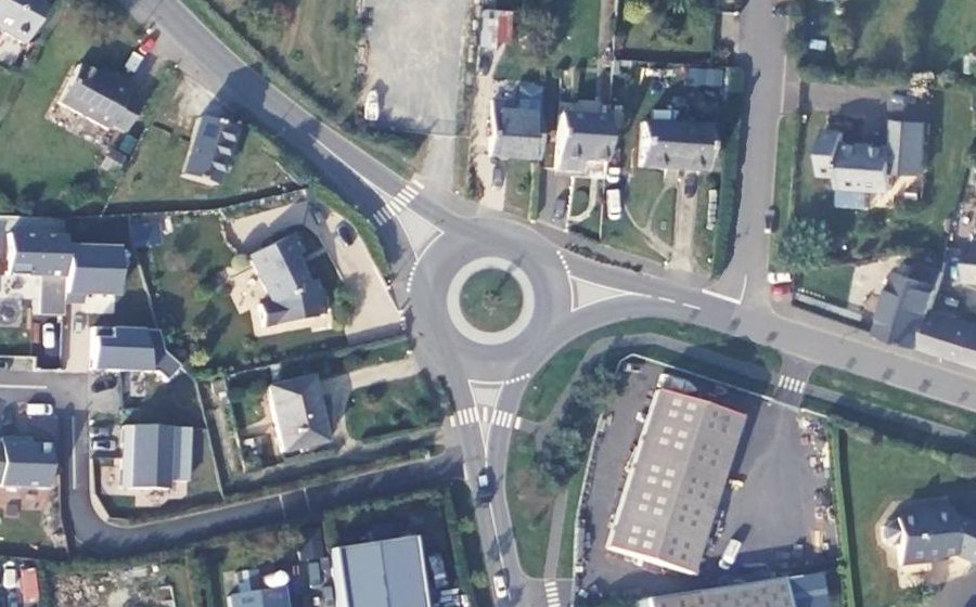 Vue aérienne du Rond-point anonyme n°887610100