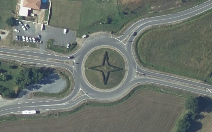 Vue aérienne du Rond-point anonyme n°88800769