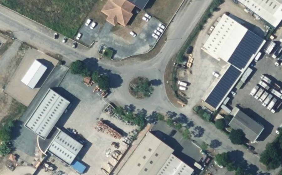 Vue aérienne du Rond-point anonyme n°88806630