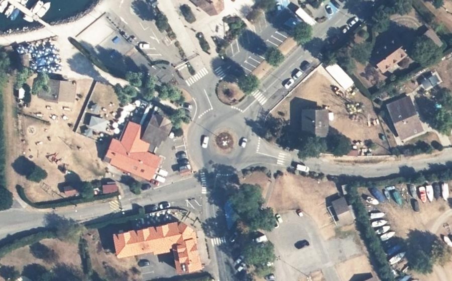 Vue aérienne du Rond-point anonyme n°888090712
