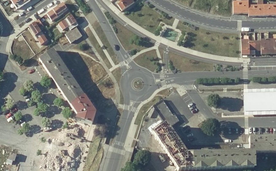 Vue aérienne du Rond-point anonyme n°888239046