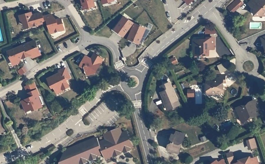 Vue aérienne du Rond-point anonyme n°888261369
