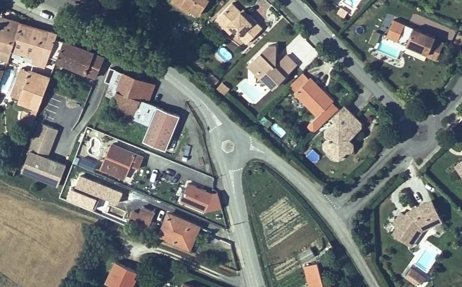 Vue aérienne du Rond-point anonyme n°888272572