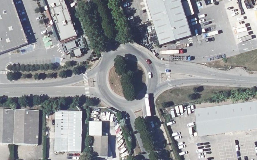Vue aérienne du Rond-point anonyme n°88847349