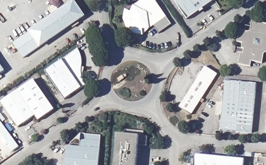 Vue aérienne du Rond-point anonyme n°88847356