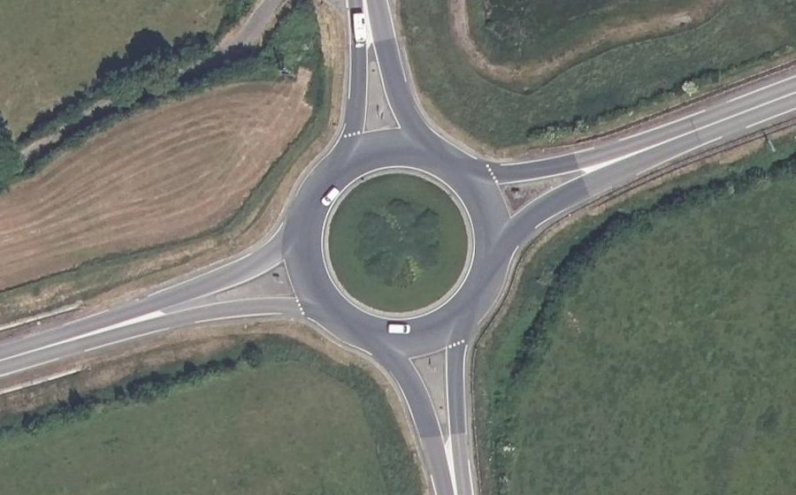 Vue aérienne du Rond-point anonyme n°888702254