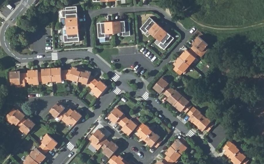 Vue aérienne du Rond-point anonyme n°88878753