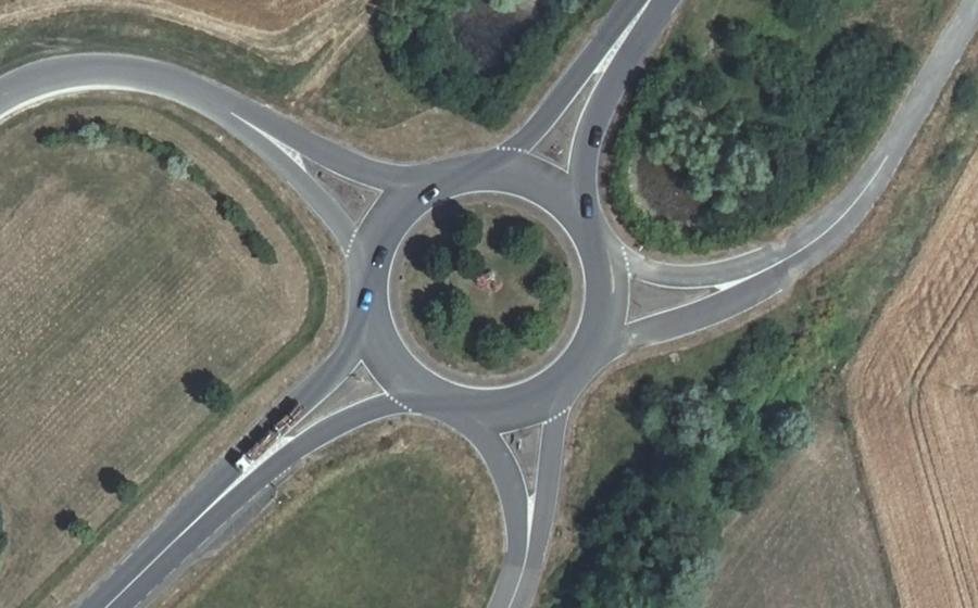 Vue aérienne du Rond-point anonyme n°88879025