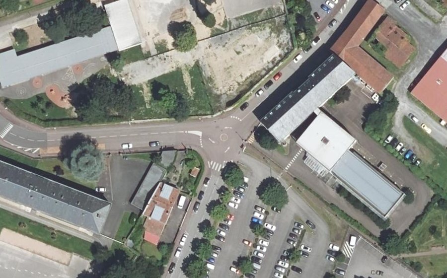 Vue aérienne du Rond-point anonyme n°888813295