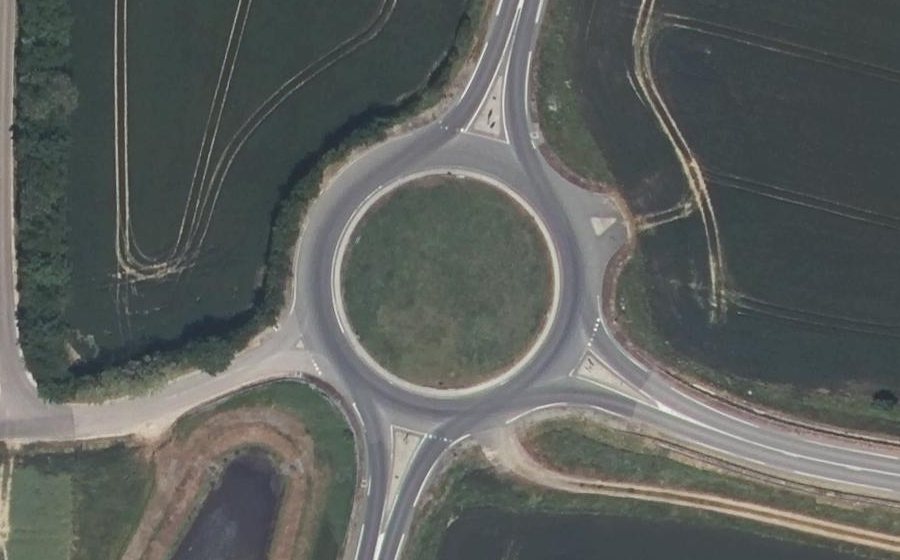 Vue aérienne du Rond-point anonyme n°888933611