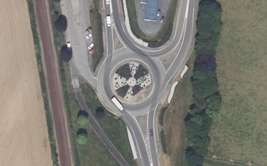 Vue aérienne du Rond-point anonyme n°888933619