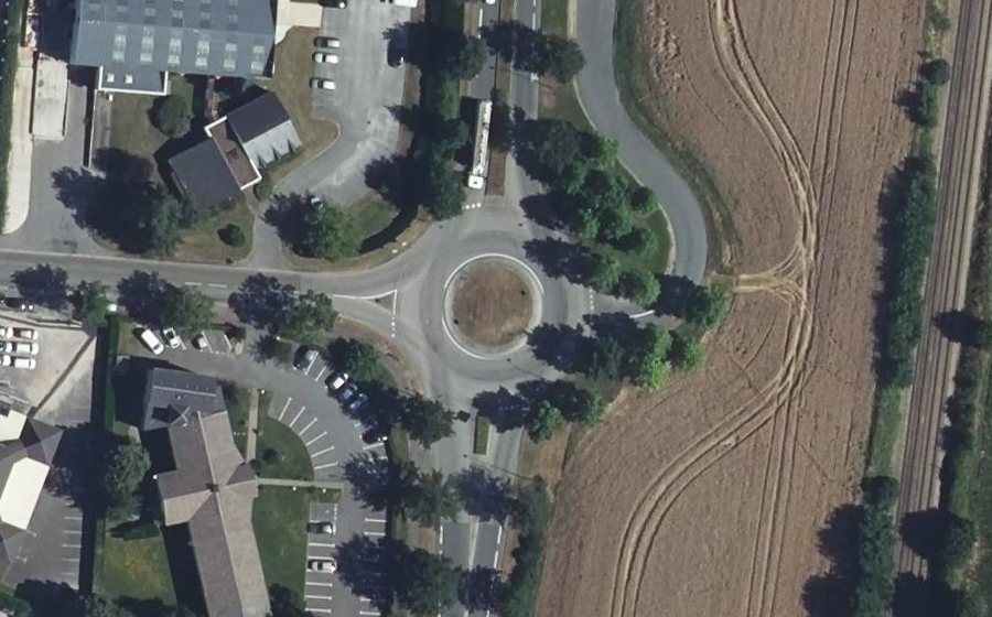 Vue aérienne du Rond-point anonyme n°888933629