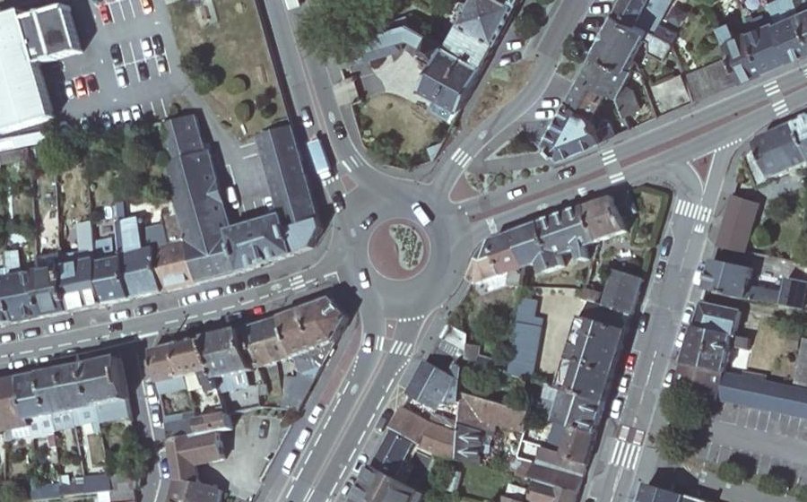Vue aérienne du Rond-point anonyme n°888933637