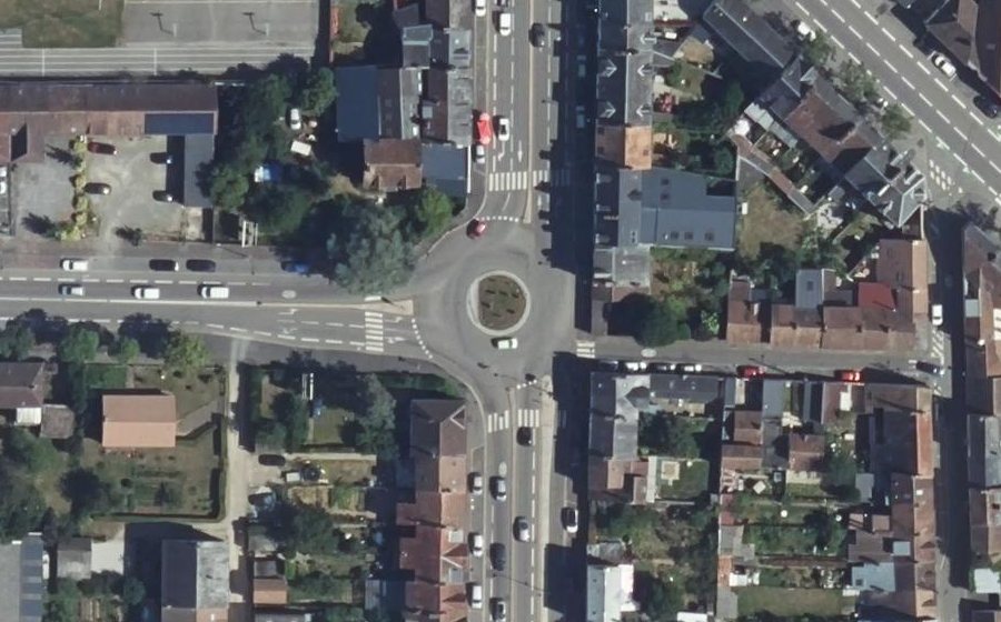 Vue aérienne du Rond-point anonyme n°888937561