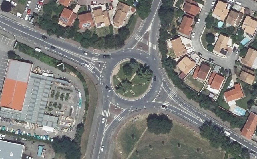 Vue aérienne du Rond-point anonyme n°8889878