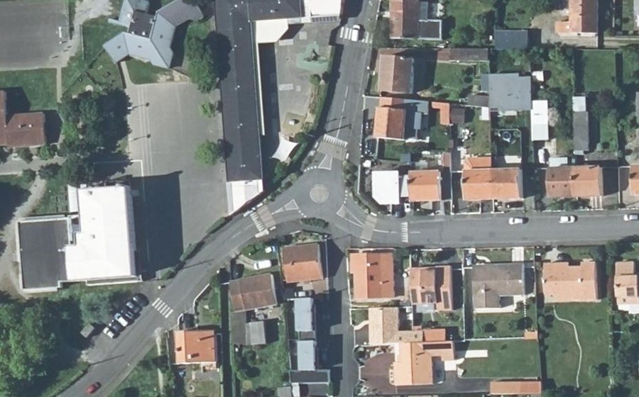 Vue aérienne du Rond-point anonyme n°88907427