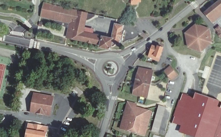 Vue aérienne du Rond-point anonyme n°88909025