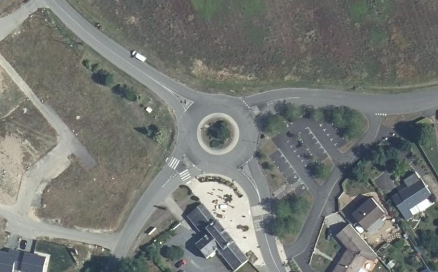 Vue aérienne du Rond-point anonyme n°88910408