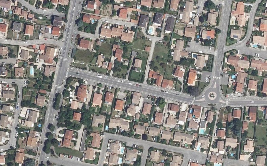 Vue aérienne du Rond-point anonyme n°889162838