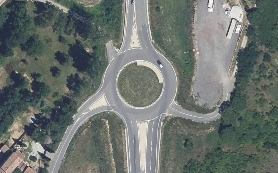 Vue aérienne du Rond-point anonyme n°889322698