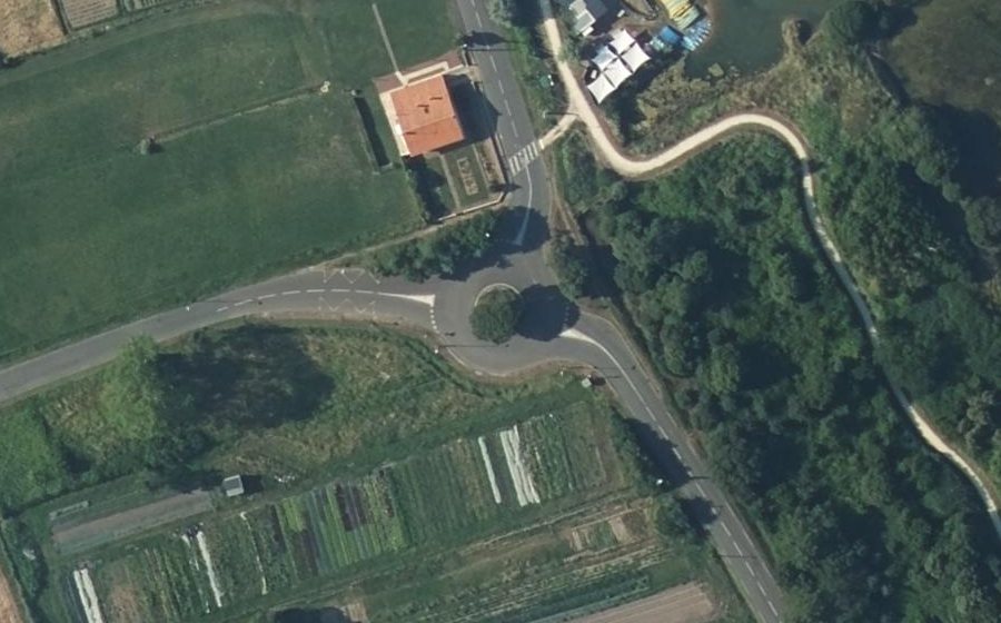 Vue aérienne du Rond-point anonyme n°88965069