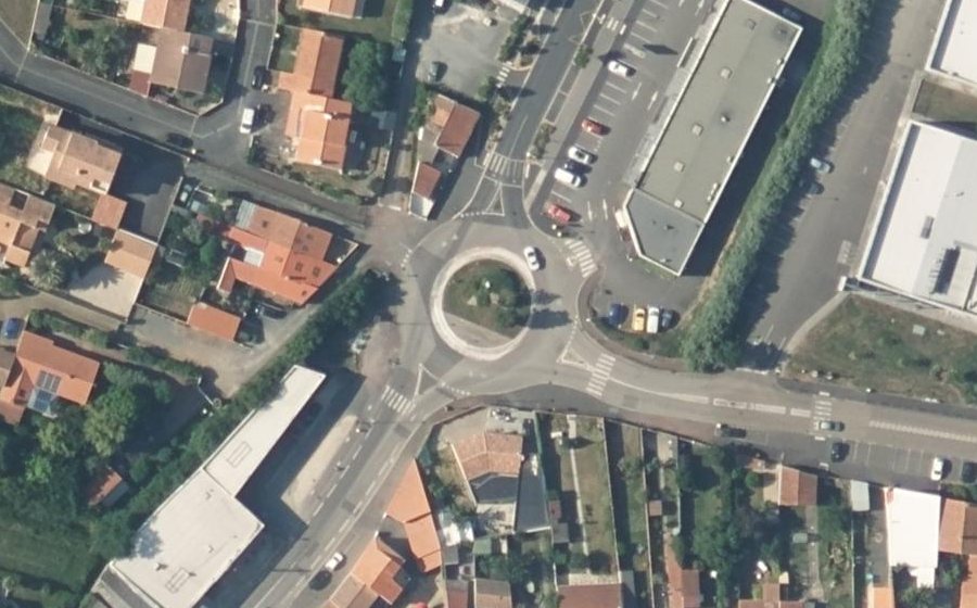 Vue aérienne du Rond-point anonyme n°88965095