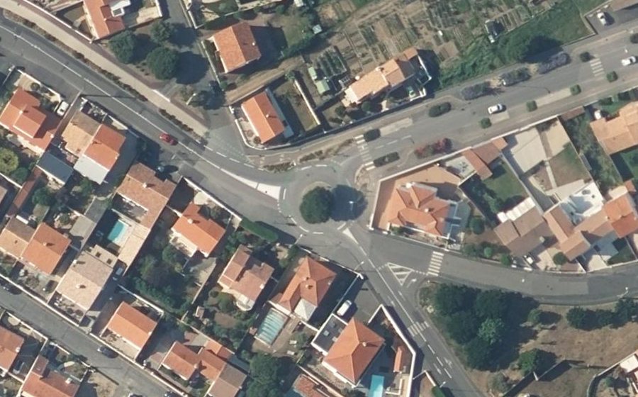 Vue aérienne du Rond-point anonyme n°88965109