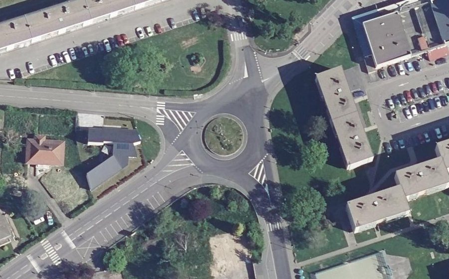 Vue aérienne du Rond-point anonyme n°89043604