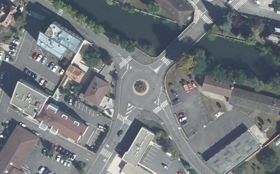 Vue aérienne du Rond-point anonyme n°89064318