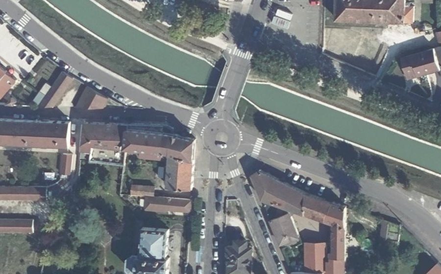 Vue aérienne du Rond-point anonyme n°89064320