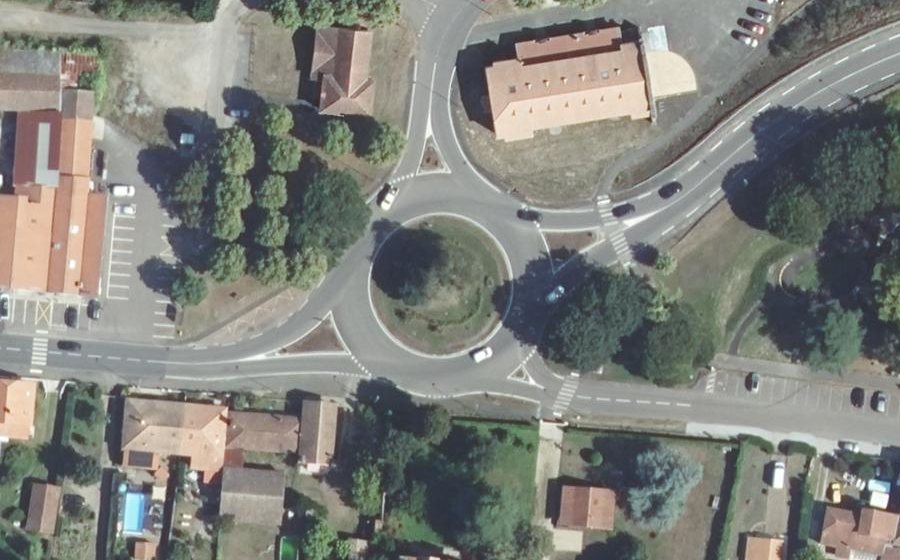 Vue aérienne du Rond-point anonyme n°89068674