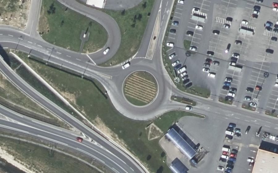 Vue aérienne du Rond-point anonyme n°89068714
