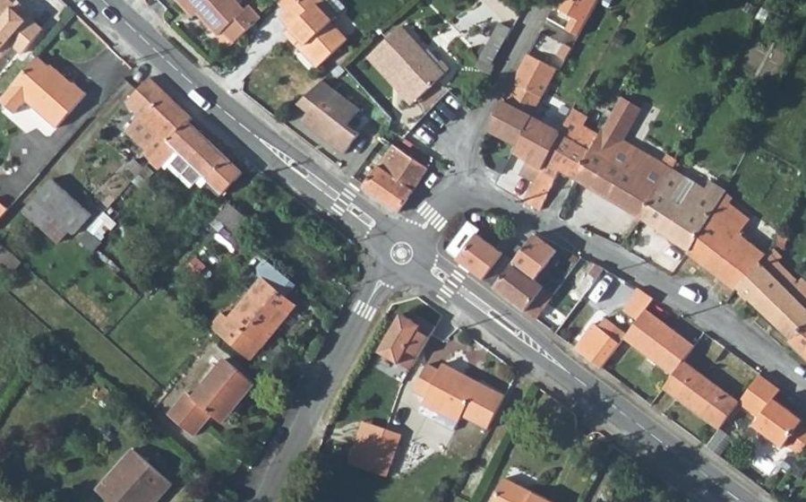 Vue aérienne du Rond-point anonyme n°89078739