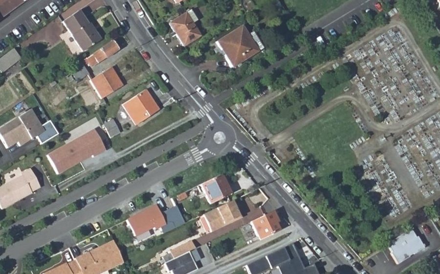 Vue aérienne du Rond-point anonyme n°89081120