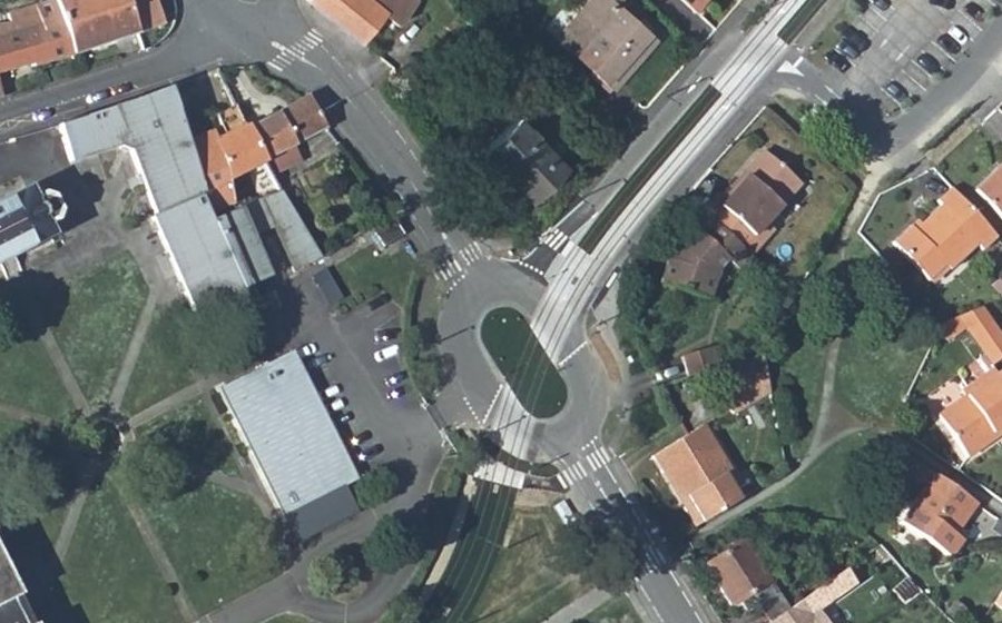 Vue aérienne du Rond-point anonyme n°89083154