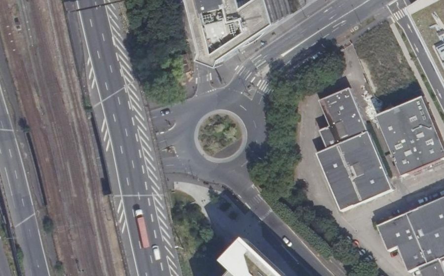 Vue aérienne du Rond-point anonyme n°89084424