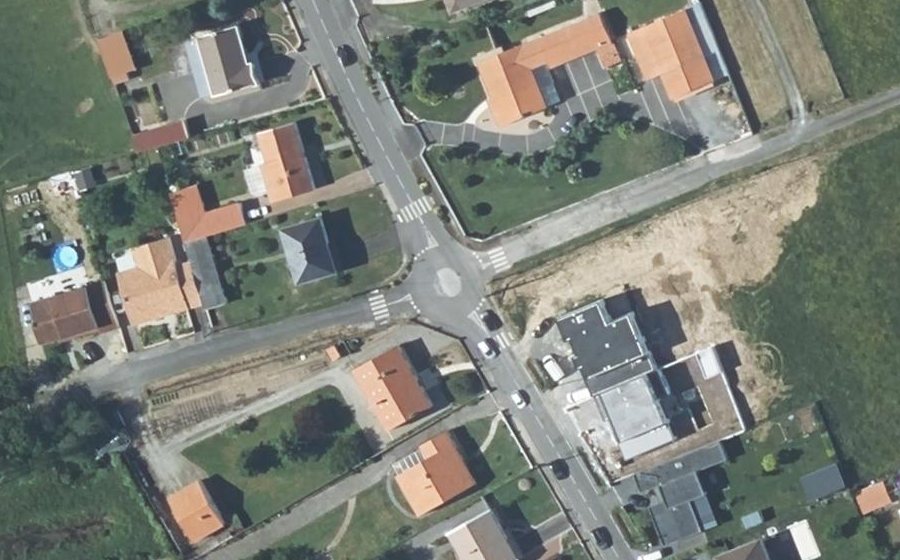 Vue aérienne du Rond-point anonyme n°89085456