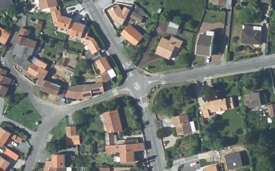 Vue aérienne du Rond-point anonyme n°89085458