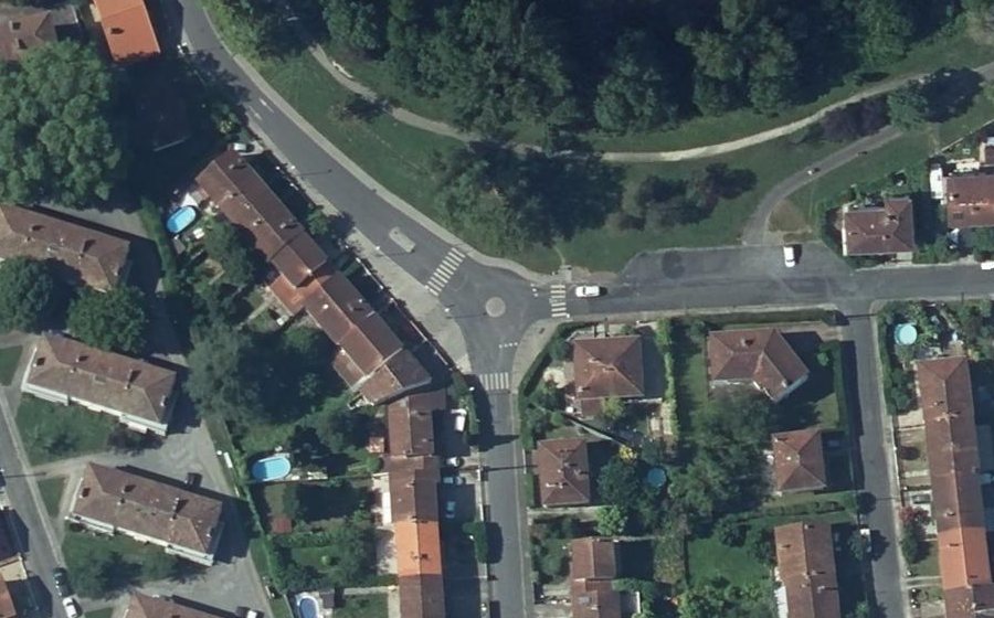 Vue aérienne du Rond-point anonyme n°890866736