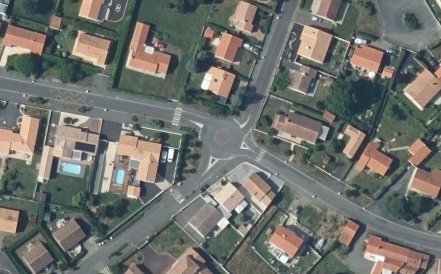 Vue aérienne du Rond-point anonyme n°890928947