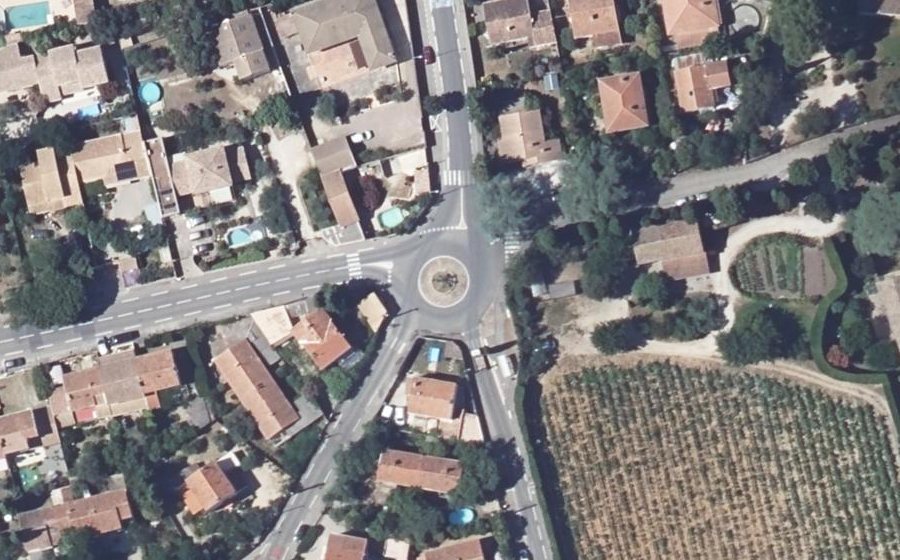 Vue aérienne du Rond-point anonyme n°89114465